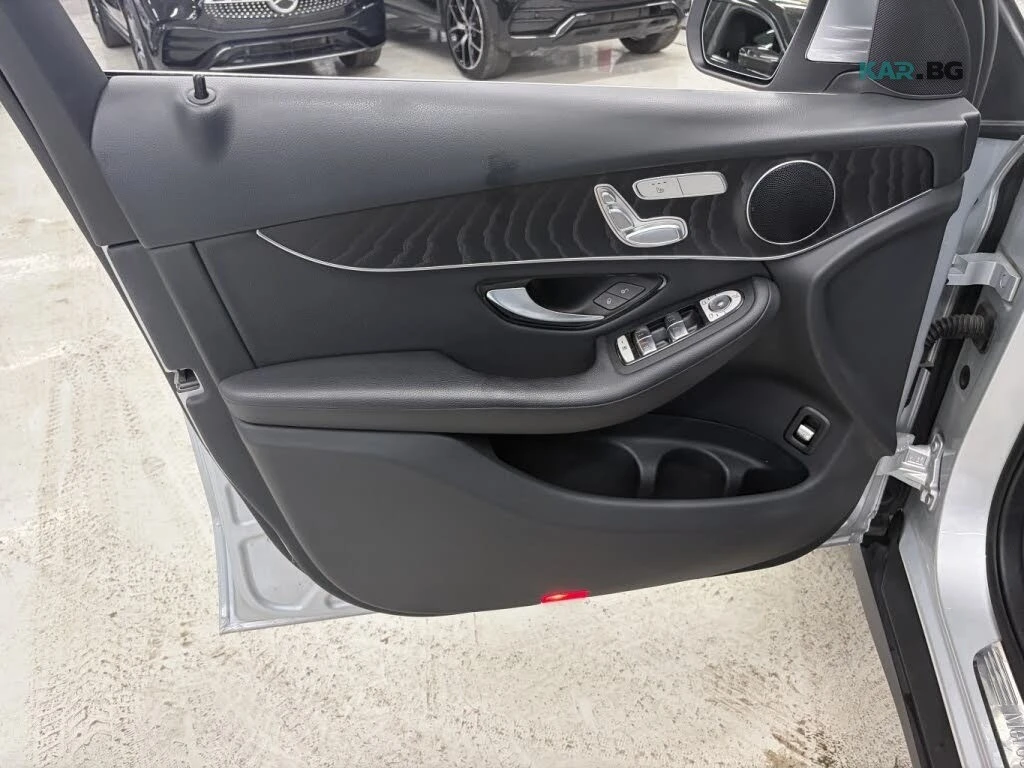 Mercedes-Benz GLC 300 Remote Start * АвтоКредит * (ЦЕНА ДО БГ), снимка 8 - Автомобили и джипове - 55052941