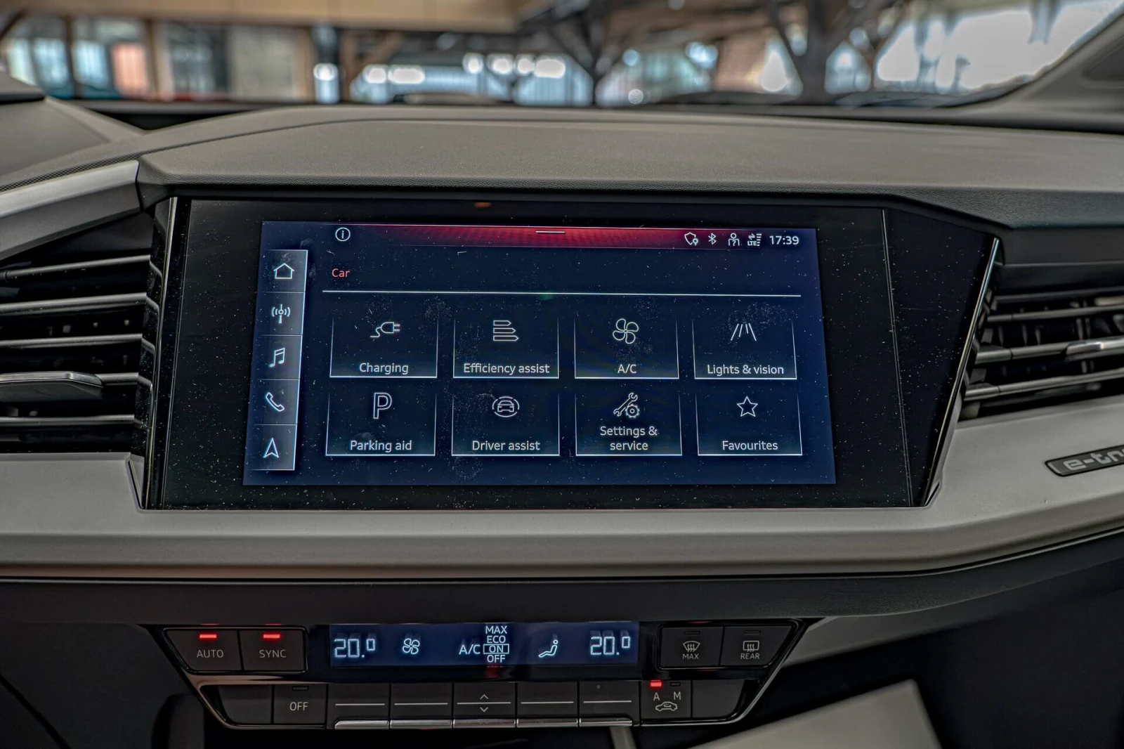 Audi Q4 35 E-Tron/Distronic/Lane Assist/PDC/Pre-Sense/E-So, снимка 9 - Автомобили и джипове - 55180442