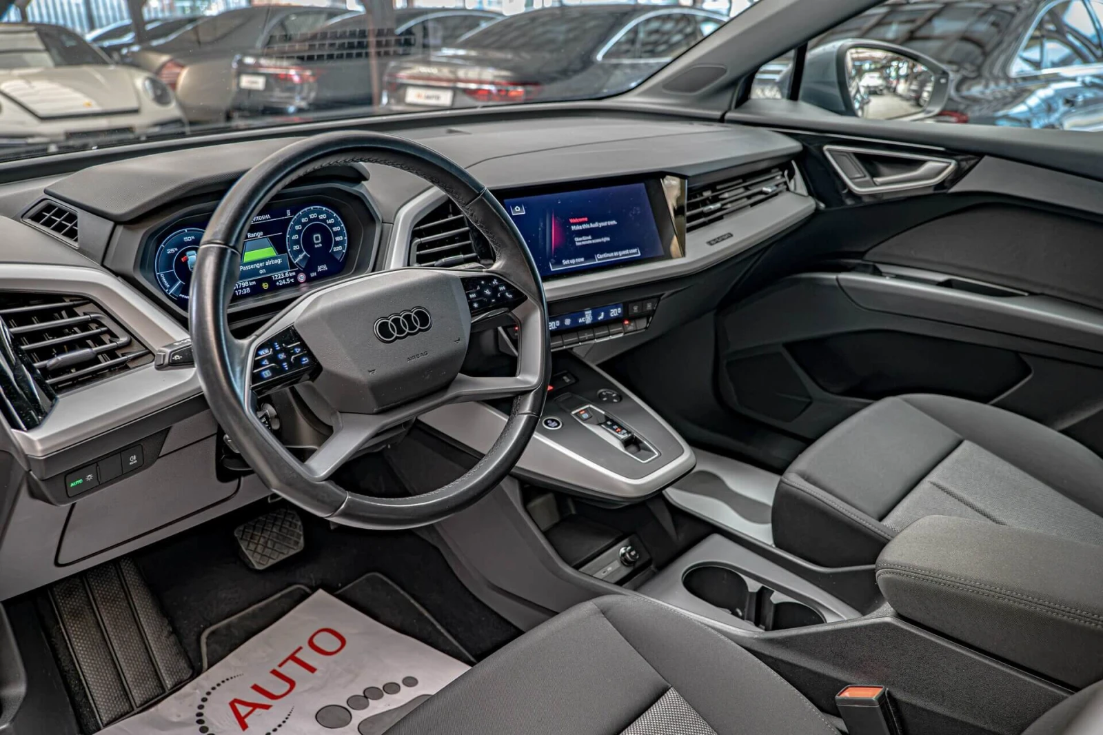 Audi Q4 35 E-Tron/Distronic/Lane Assist/PDC/Pre-Sense/E-So, снимка 7 - Автомобили и джипове - 55180442