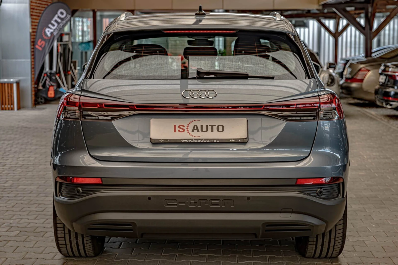 Audi Q4 35 E-Tron/Distronic/Lane Assist/PDC/Pre-Sense/E-So, снимка 4 - Автомобили и джипове - 55180442