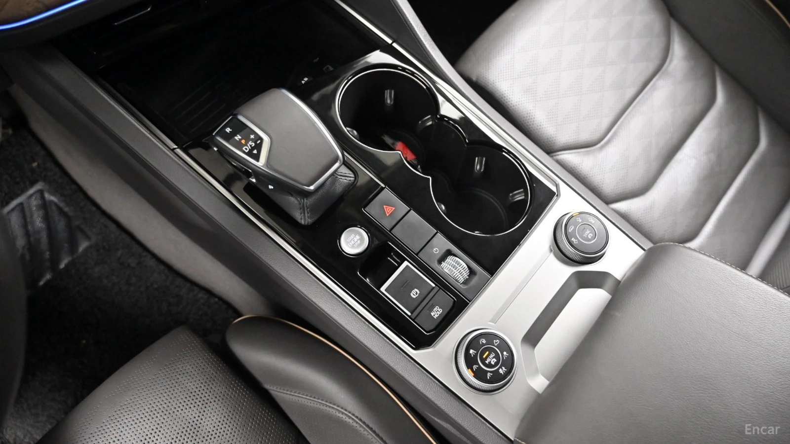 VW Touareg 3.0TDI* PRESTIGE* ПОДГРЕВ* ОБДУХВАНЕ* ПАНО* HUD* , снимка 8 - Автомобили и джипове - 55674002