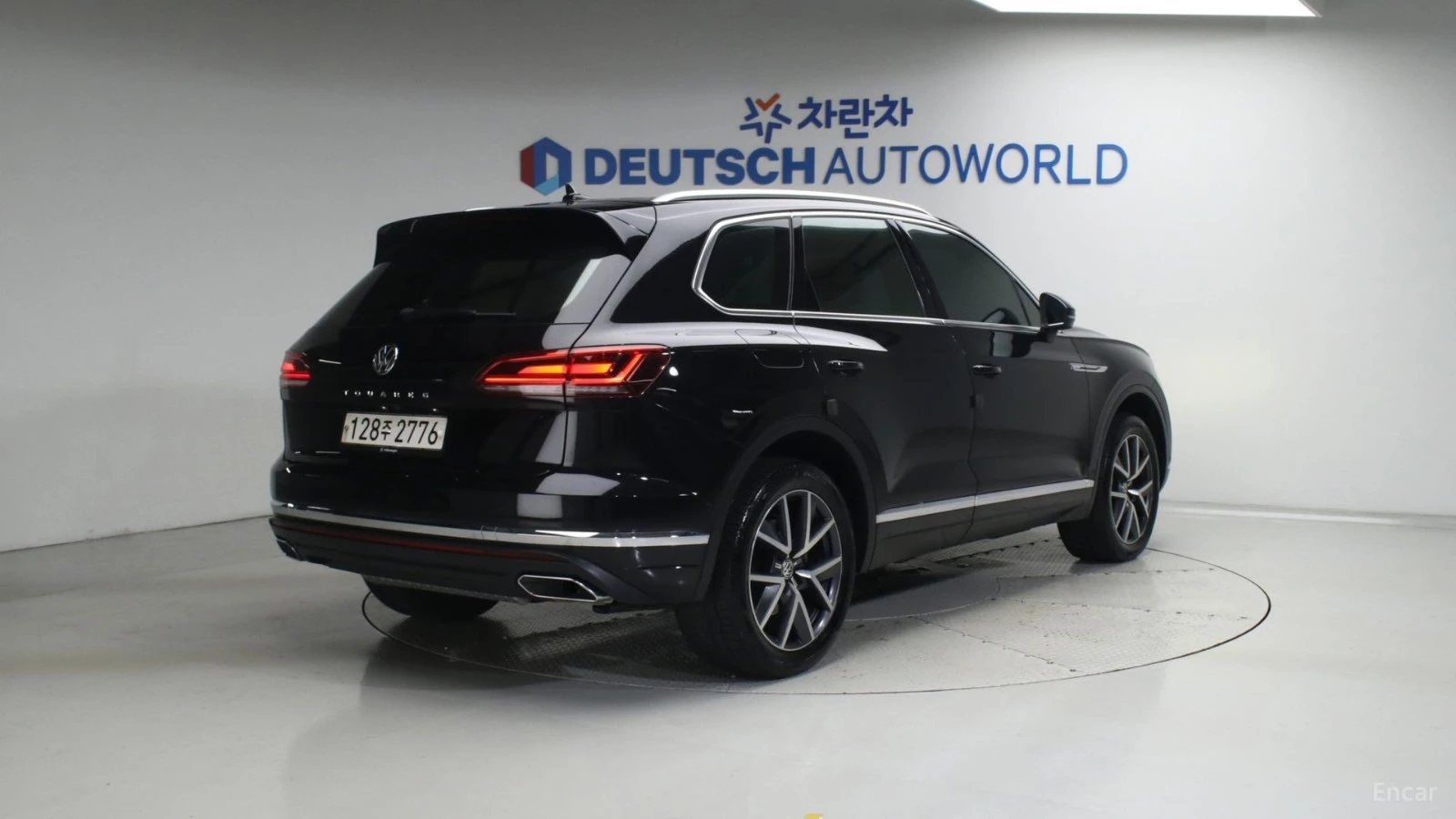 VW Touareg 3.0TDI* PRESTIGE* ПОДГРЕВ* ОБДУХВАНЕ* ПАНО* HUD* , снимка 2 - Автомобили и джипове - 55674002