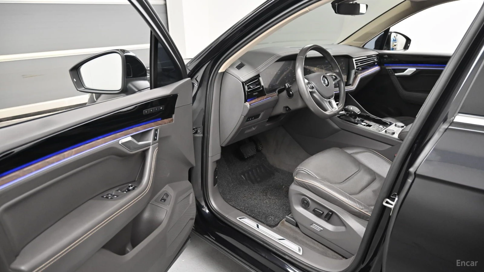 VW Touareg 3.0TDI* PRESTIGE* ПОДГРЕВ* ОБДУХВАНЕ* ПАНО* HUD* , снимка 10 - Автомобили и джипове - 55674002