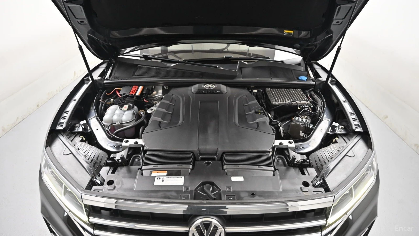 VW Touareg 3.0TDI* PRESTIGE* ПОДГРЕВ* ОБДУХВАНЕ* ПАНО* HUD* , снимка 5 - Автомобили и джипове - 55674002