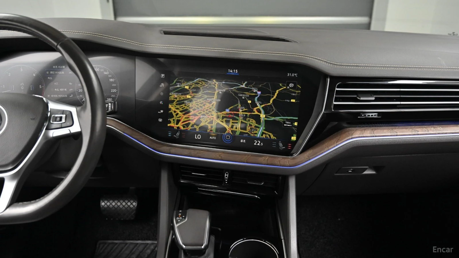 VW Touareg 3.0TDI* PRESTIGE* ПОДГРЕВ* ОБДУХВАНЕ* ПАНО* HUD* , снимка 13 - Автомобили и джипове - 55674002