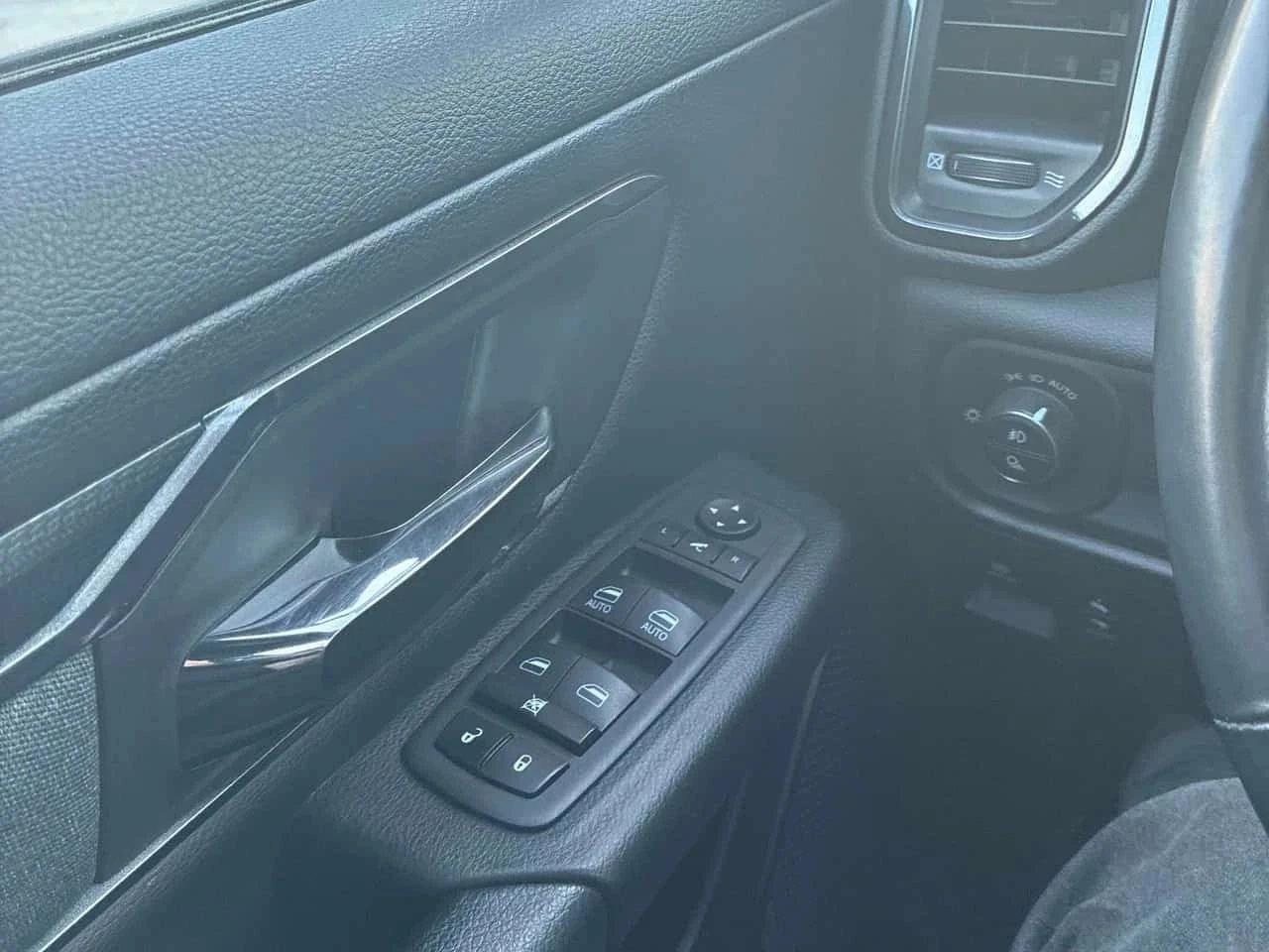 Dodge RAM 1500, снимка 10 - Автомобили и джипове - 56686544