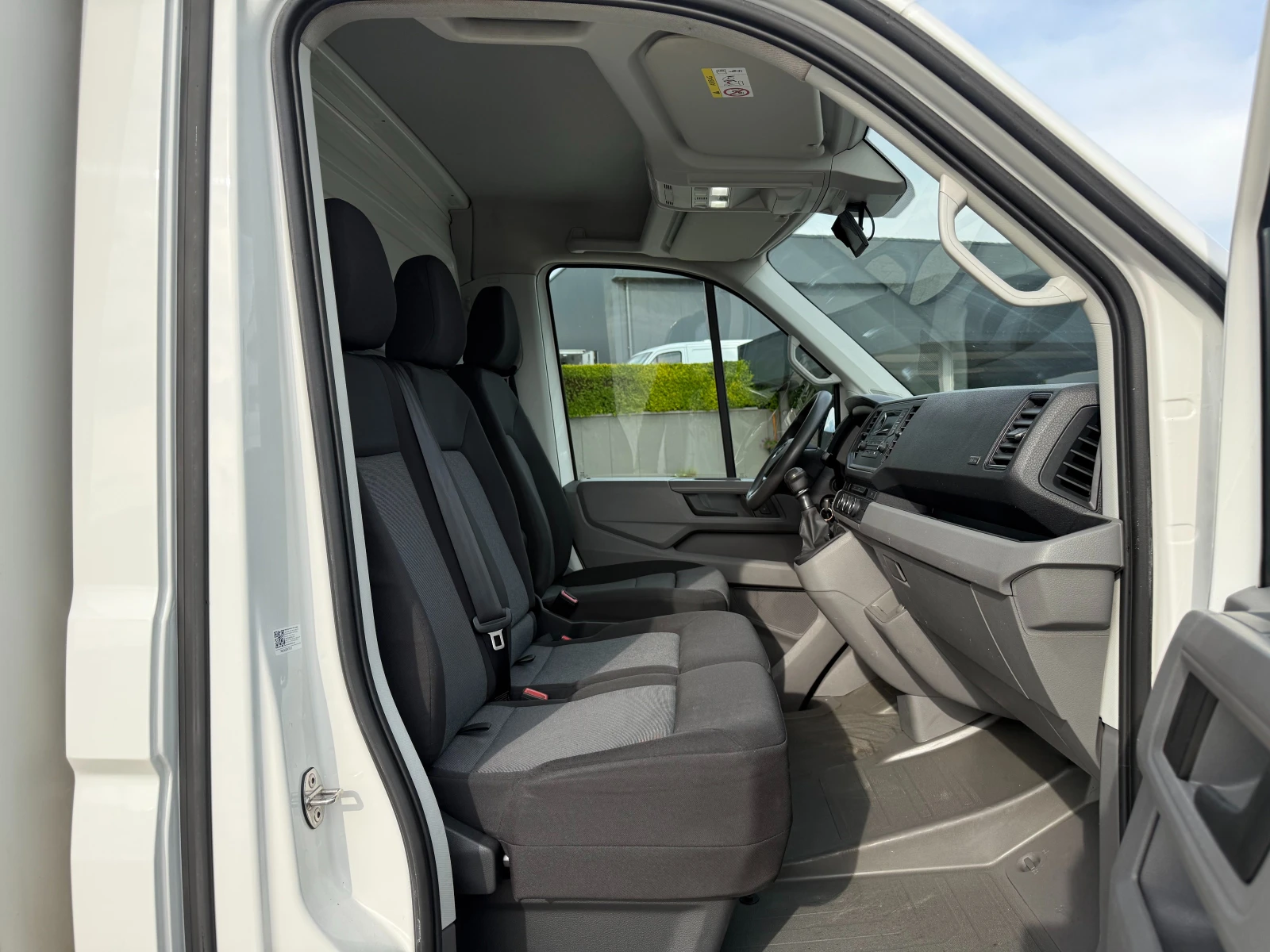 VW Crafter 2.0TDI до 3.5т. 4.54м. Клима Euro 6 , снимка 10 - Бусове и автобуси - 54424897