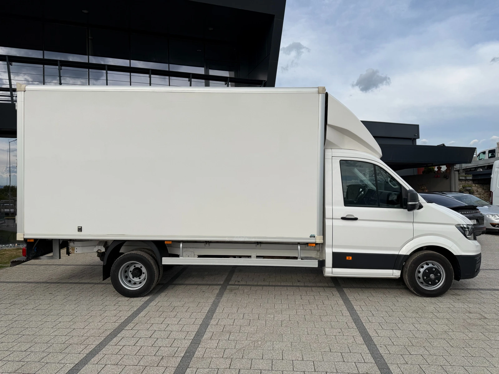 VW Crafter 2.0TDI до 3.5т. 4.54м. Клима Euro 6 , снимка 9 - Бусове и автобуси - 54424897