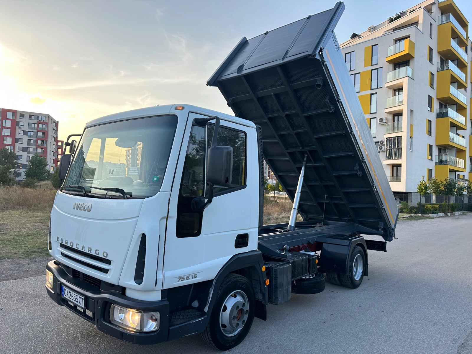 Iveco 75e15 3-стр самосвал - изображение 2