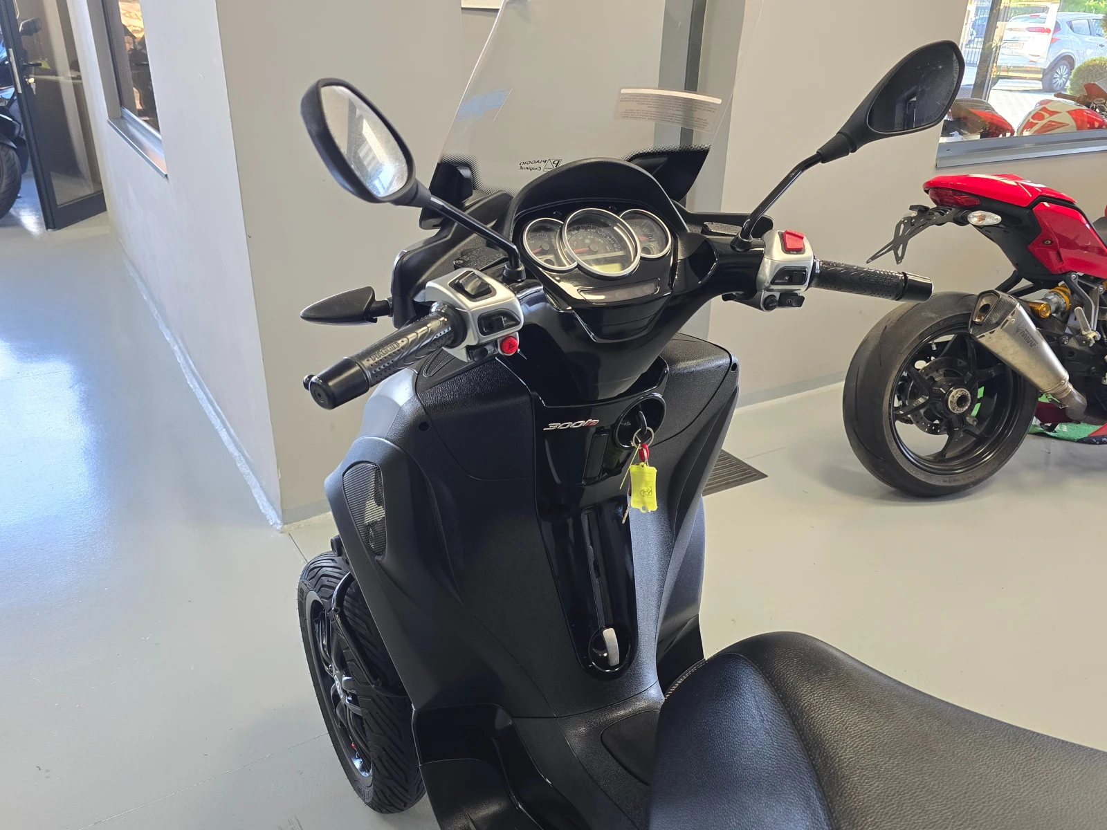 Piaggio Mp3 300ie, ABS, LT, 2016г., снимка 10 - Мотоциклети и мототехника - 55199404