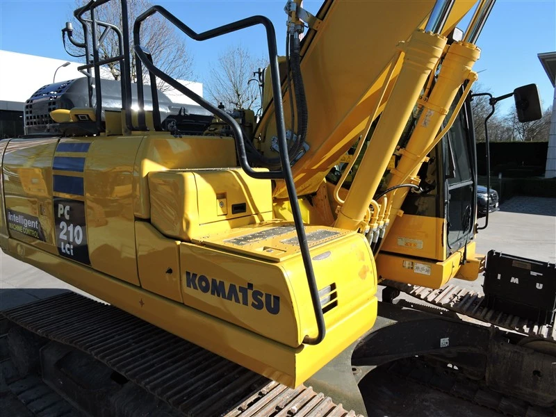 Багер Komatsu PC 210 LCi-11 + GPS ЛИЗИНГ, снимка 13 - Индустриална техника - 53732765