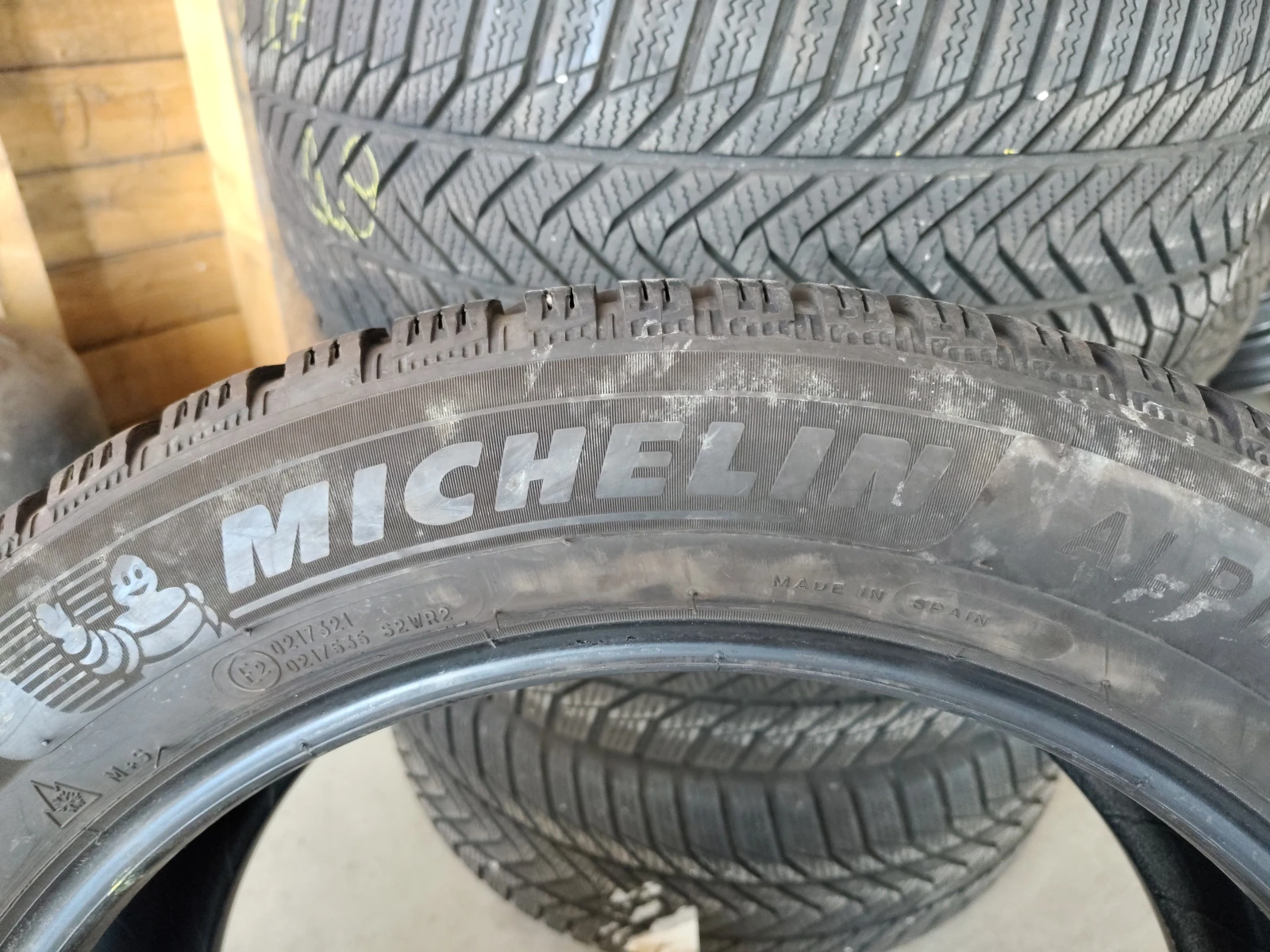 Гуми Зимни 215/55R17, снимка 5 - Гуми и джанти - 55845580