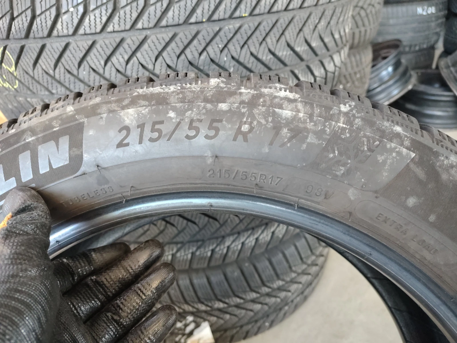 Гуми Зимни 215/55R17, снимка 7 - Гуми и джанти - 55845580