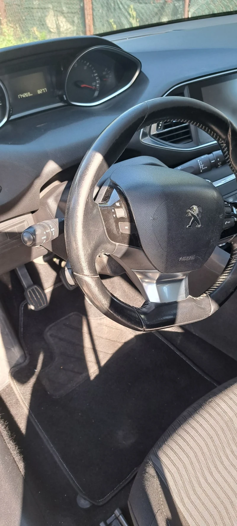 Peugeot 308 Break 1.6 hdi, снимка 16 - Автомобили и джипове - 47071644