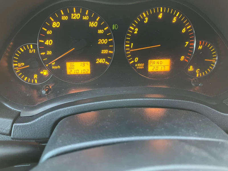 Toyota Avensis 2.0, снимка 9 - Автомобили и джипове - 51132683