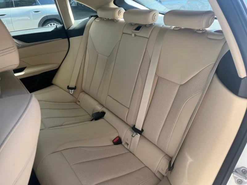 BMW i4 eDrive40/340HP/GRAN-COUPE/MEMO/AHK/CAM/NAVI/257g, снимка 12 - Автомобили и джипове - 51580507