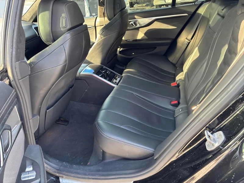 BMW 850 * M850i xDrive * CARFAX * БЕЗ ПЪРВОНАЧАЛНА ВНОСКА, снимка 11 - Автомобили и джипове - 52841057