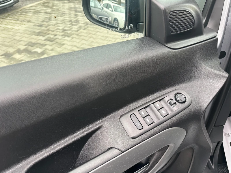 Citroen Berlingo 1.5HDI* KEYLESS* HEAD UP* TOP* , снимка 13 - Автомобили и джипове - 53478075