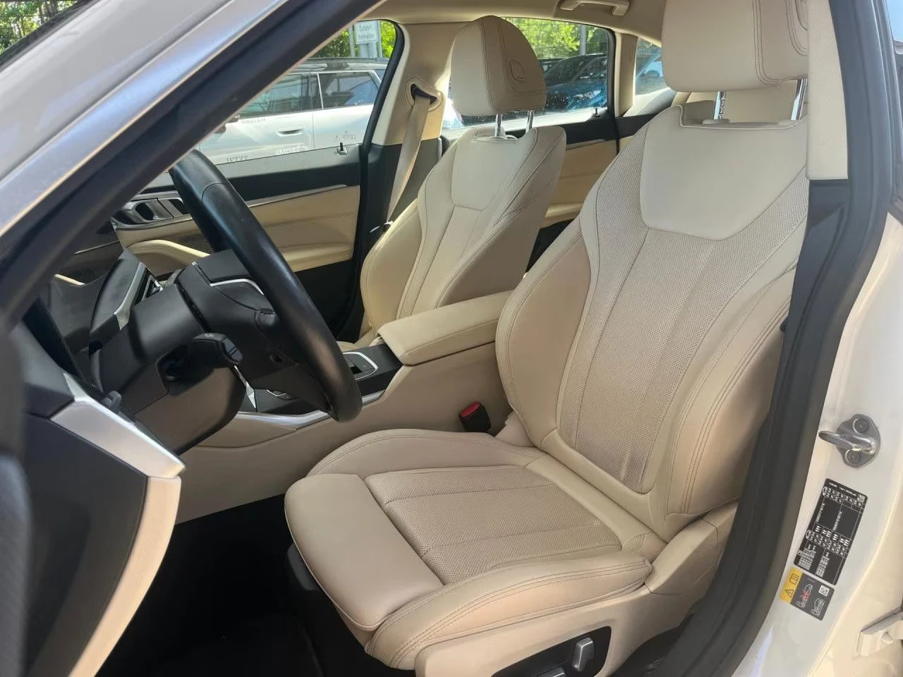 BMW i4 eDrive40/340HP/GRAN-COUPE/MEMO/AHK/CAM/NAVI/257g - изображение 6