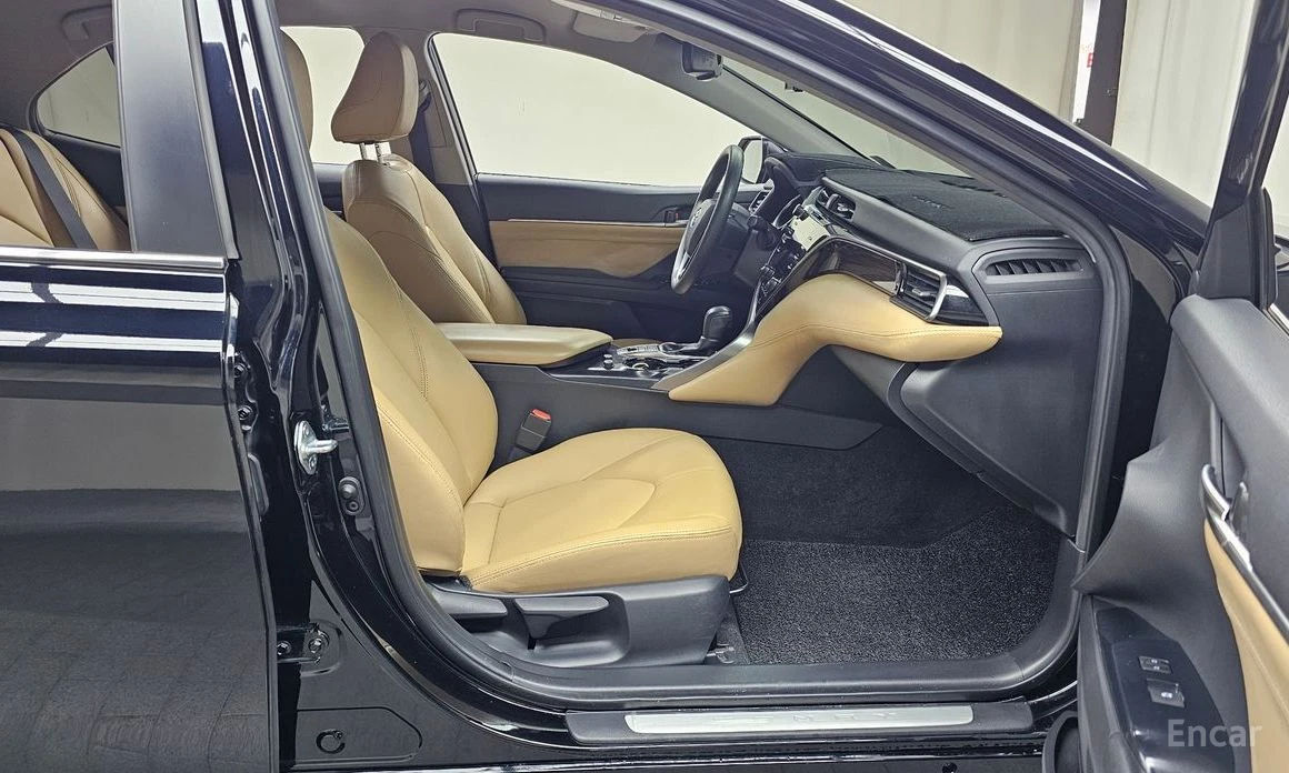 Toyota Camry, снимка 11 - Автомобили и джипове - 54110669