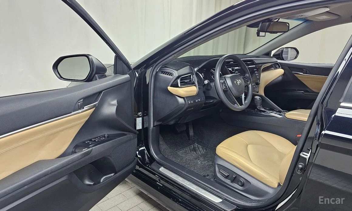 Toyota Camry, снимка 10 - Автомобили и джипове - 54110669