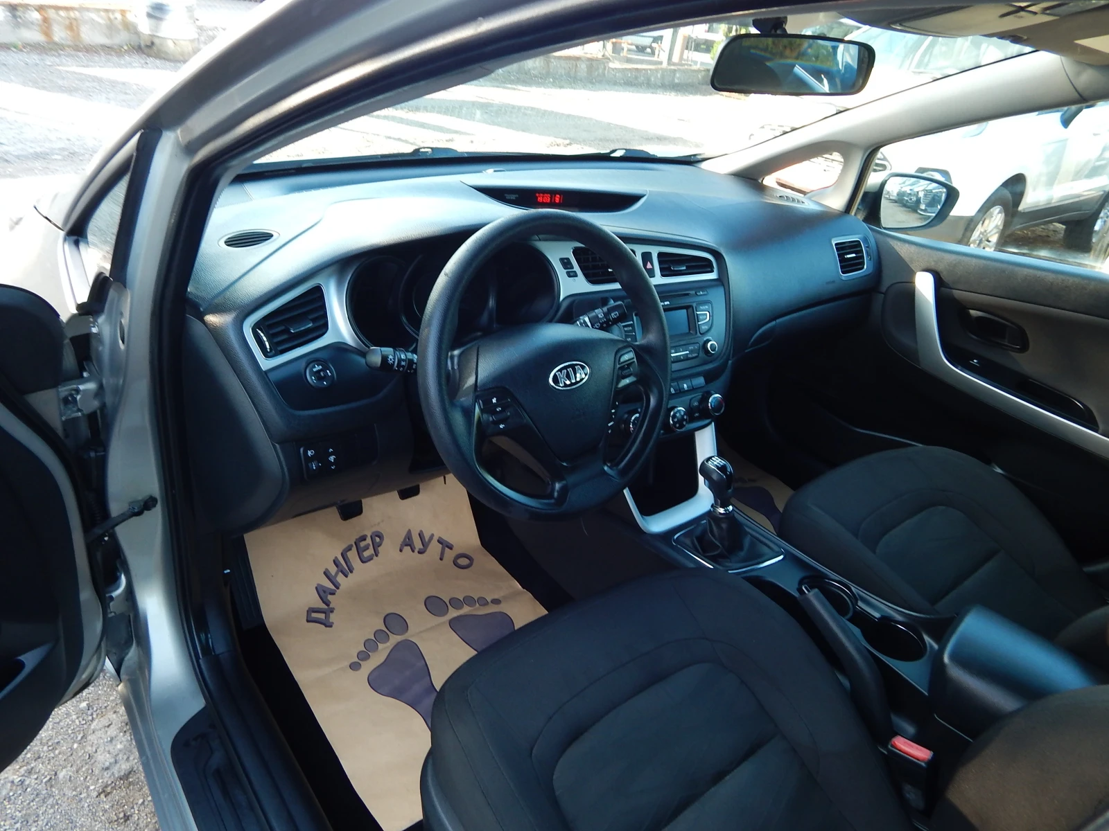 Kia Ceed 1.4CRDI* 90k.* 6скорости* EURO5B* , снимка 9 - Автомобили и джипове - 54961598