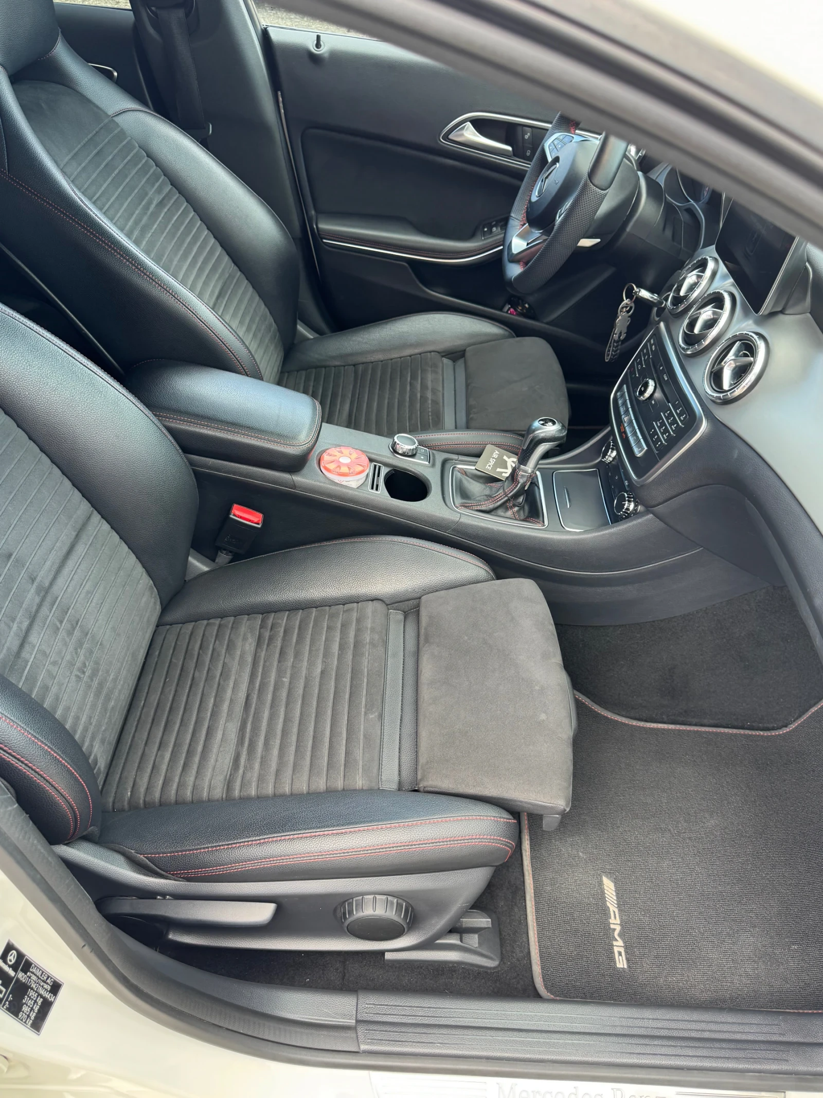Mercedes-Benz CLA 180, снимка 8 - Автомобили и джипове - 54965563