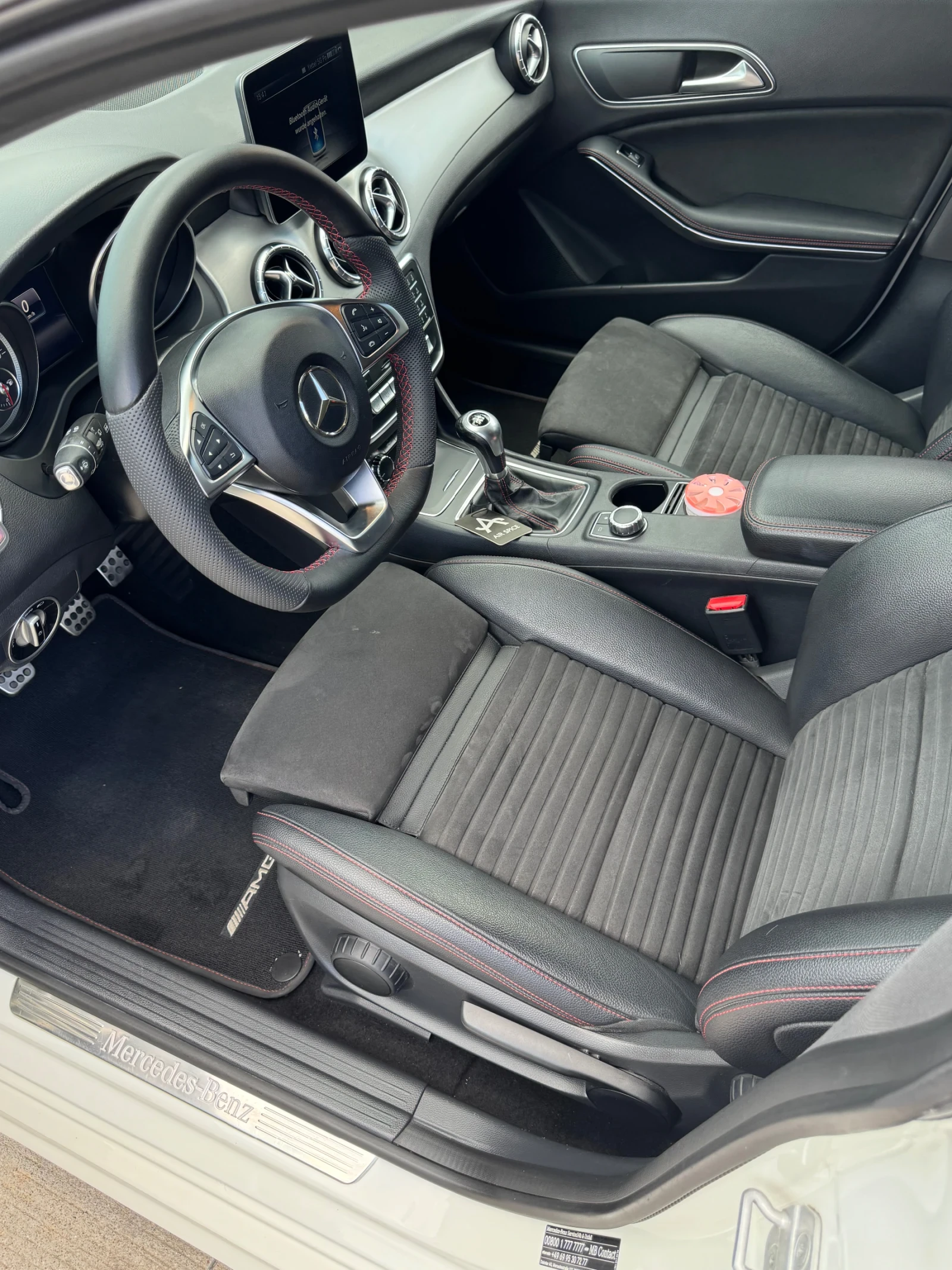 Mercedes-Benz CLA 180, снимка 5 - Автомобили и джипове - 54965563
