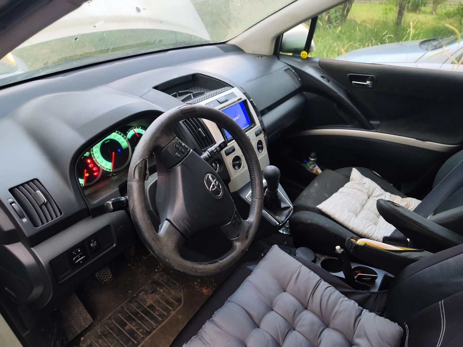 Toyota Corolla verso, снимка 3 - Автомобили и джипове - 55015818