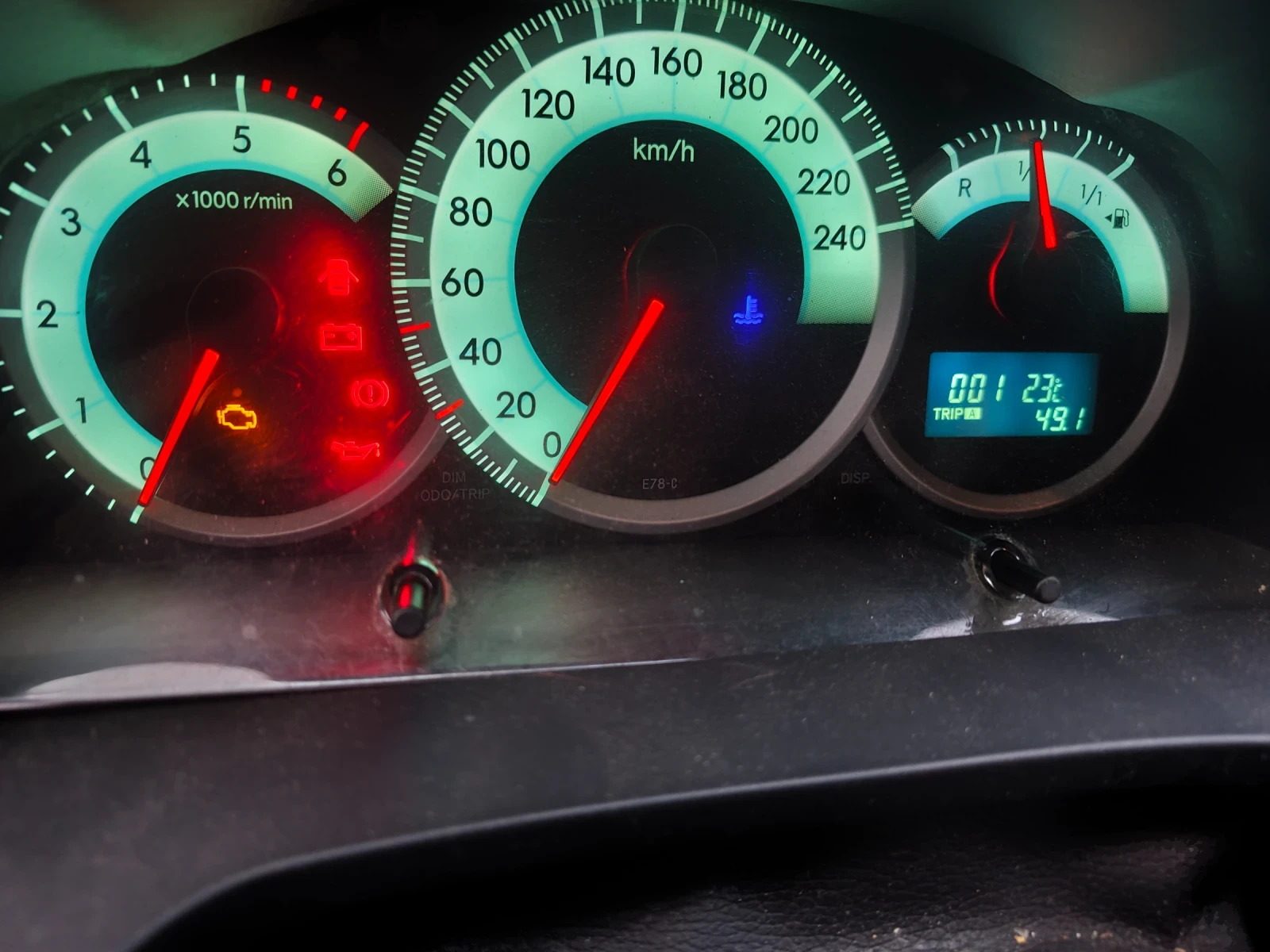 Toyota Corolla verso, снимка 4 - Автомобили и джипове - 55015818