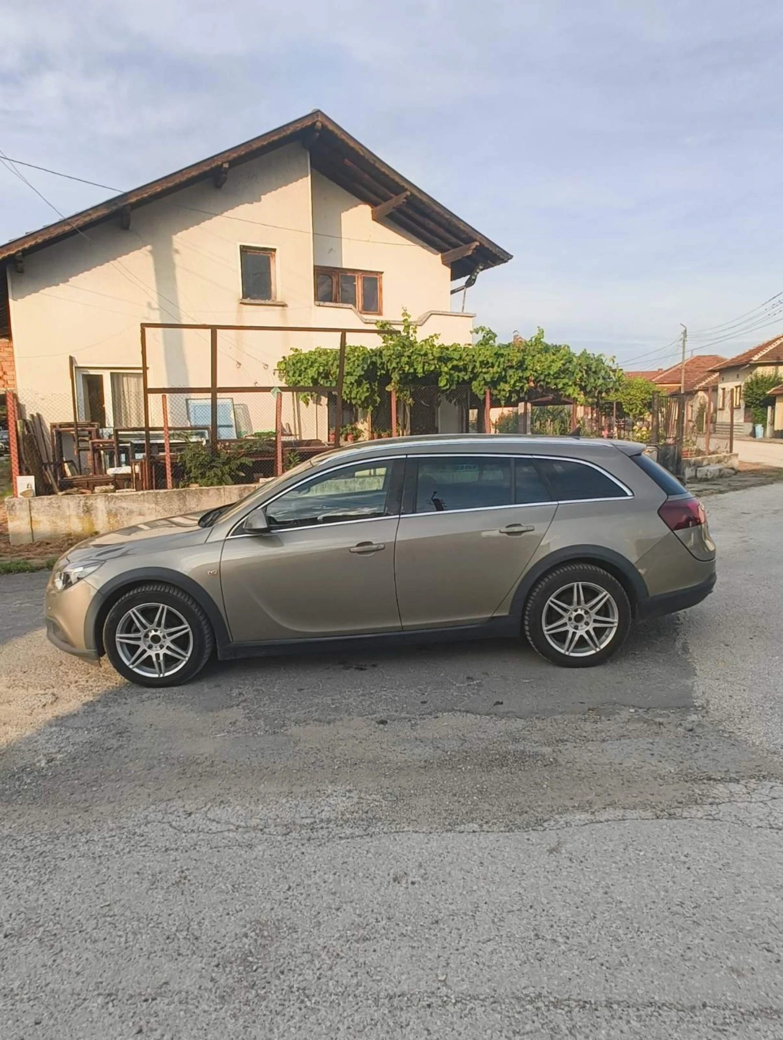 Opel Insignia, снимка 3 - Автомобили и джипове - 55339339