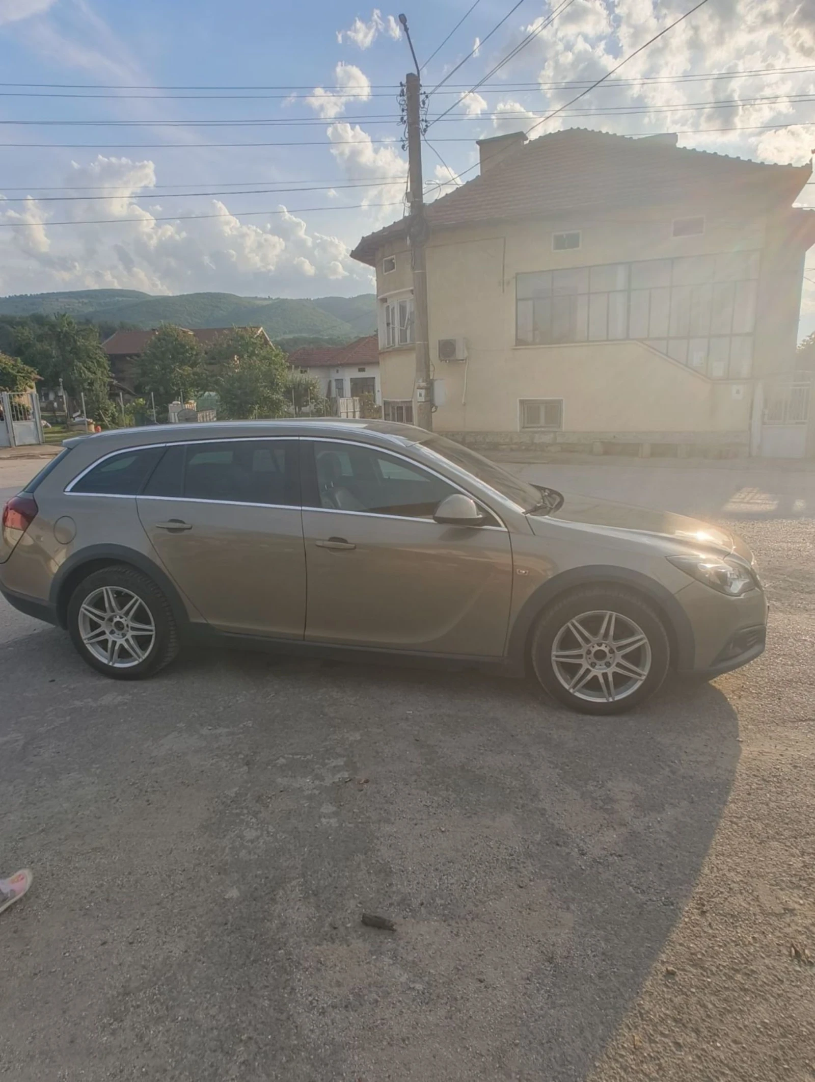 Opel Insignia, снимка 2 - Автомобили и джипове - 55339339