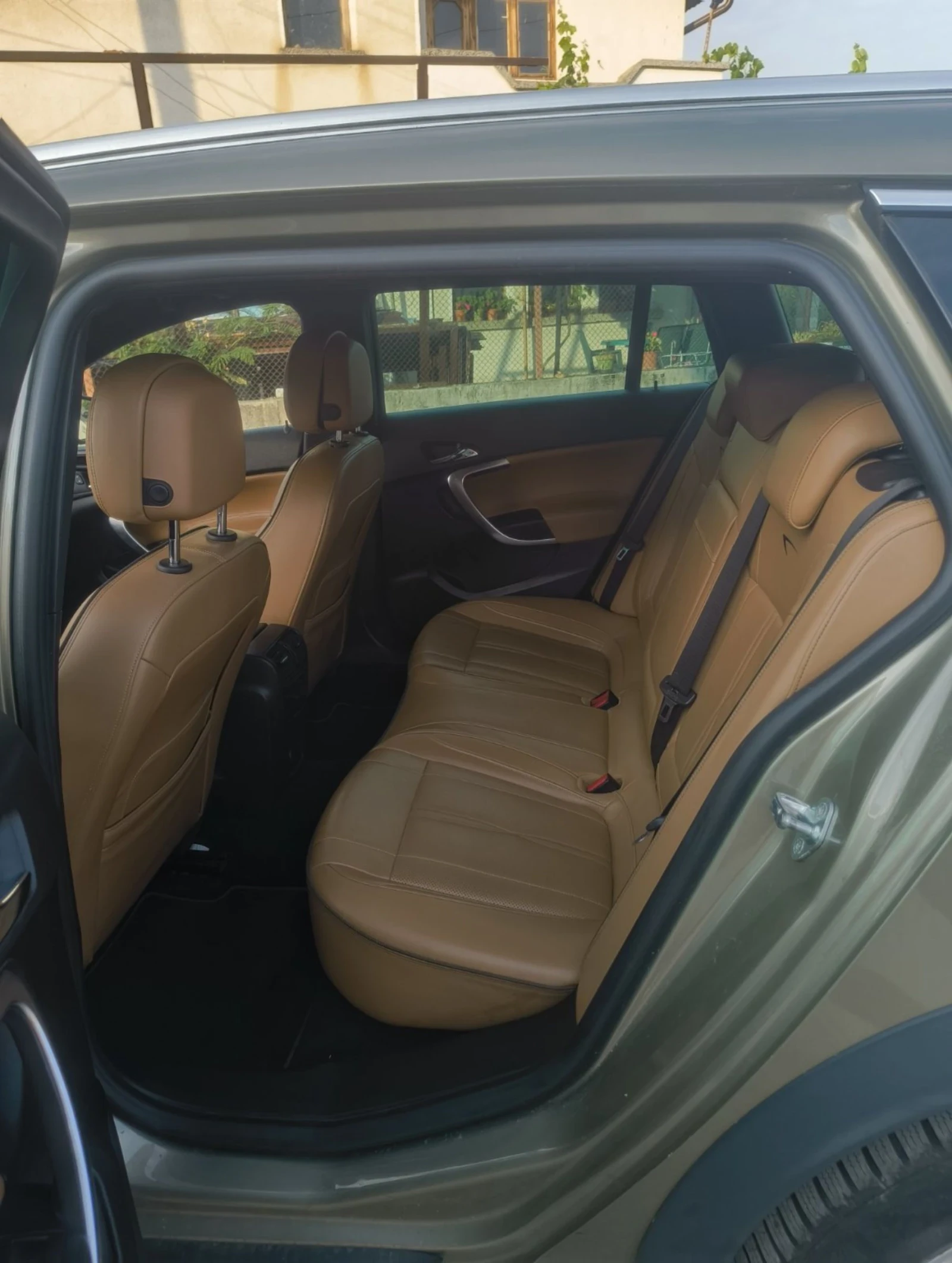 Opel Insignia, снимка 11 - Автомобили и джипове - 55339339