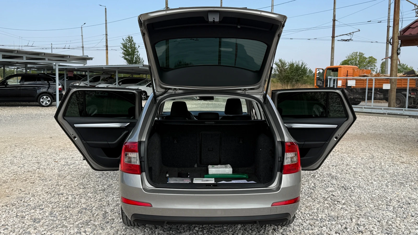 Skoda Octavia 1.6TDI-105кс/NAVI/EURO 5B/НОВ ВНОС ОТ ИТАЛИЯ, снимка 8 - Автомобили и джипове - 55832151