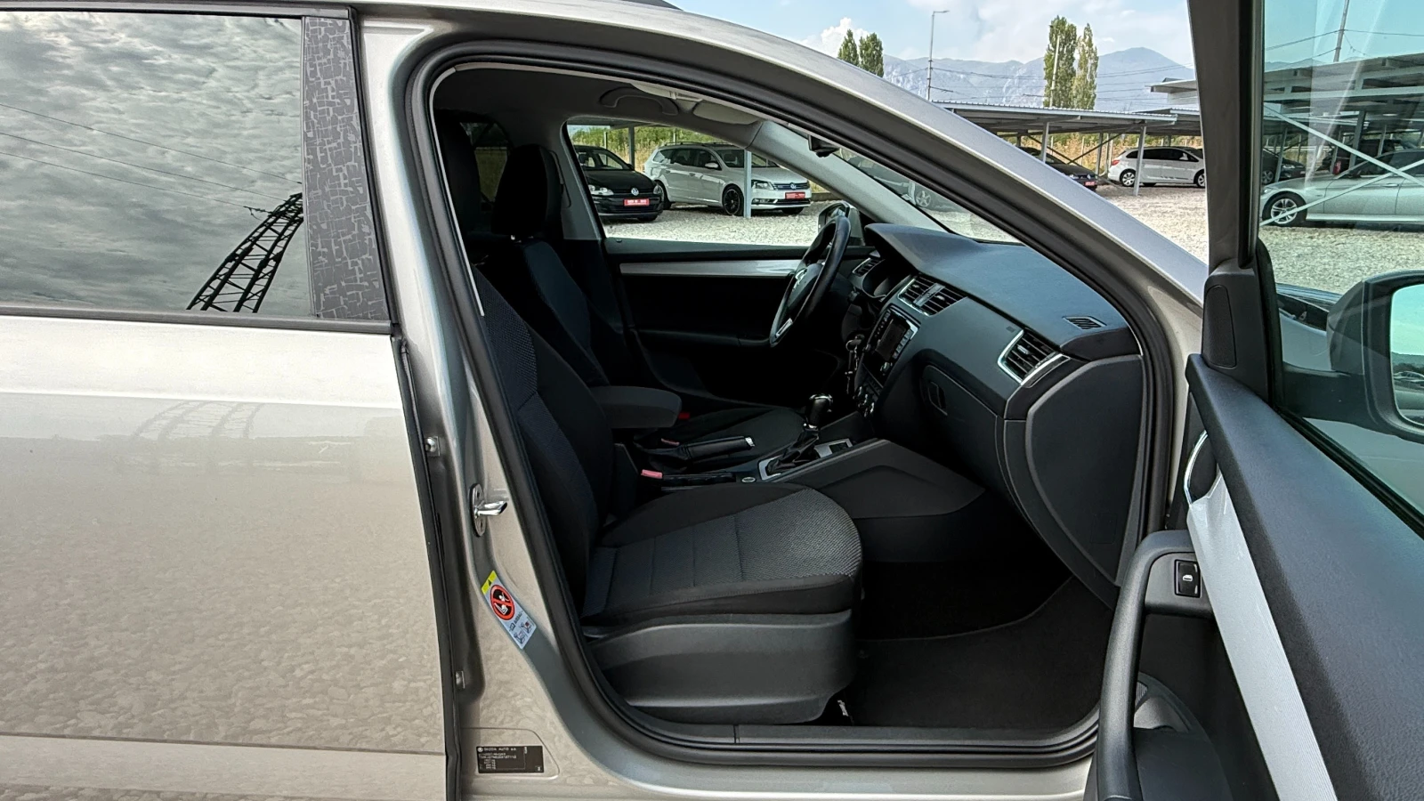 Skoda Octavia 1.6TDI-105кс/NAVI/EURO 5B/НОВ ВНОС ОТ ИТАЛИЯ, снимка 12 - Автомобили и джипове - 55832151