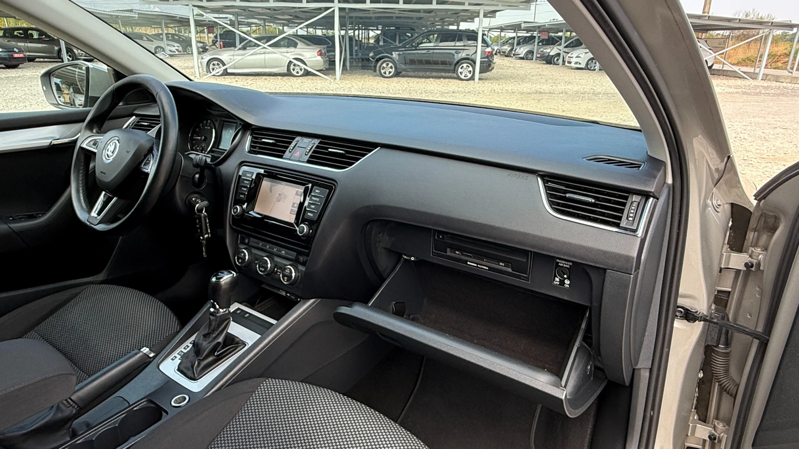 Skoda Octavia 1.6TDI-105кс/NAVI/EURO 5B/НОВ ВНОС ОТ ИТАЛИЯ, снимка 13 - Автомобили и джипове - 55832151