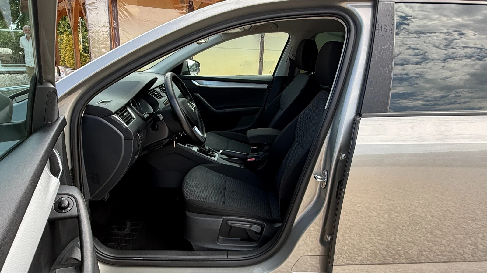 Skoda Octavia 1.6TDI-105кс/NAVI/EURO 5B/НОВ ВНОС ОТ ИТАЛИЯ, снимка 11 - Автомобили и джипове - 55832151