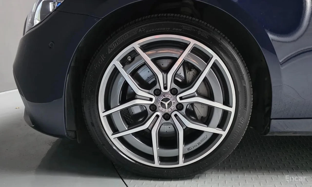 Mercedes-Benz E 220 4MATIC / 360 / DISTRONIC / HUD / АВТОКРЕДИТ , снимка 5 - Автомобили и джипове - 55843740