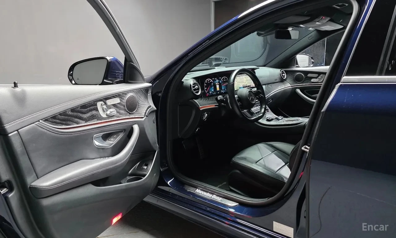 Mercedes-Benz E 220 4MATIC / 360 / DISTRONIC / HUD / АВТОКРЕДИТ , снимка 10 - Автомобили и джипове - 55843740