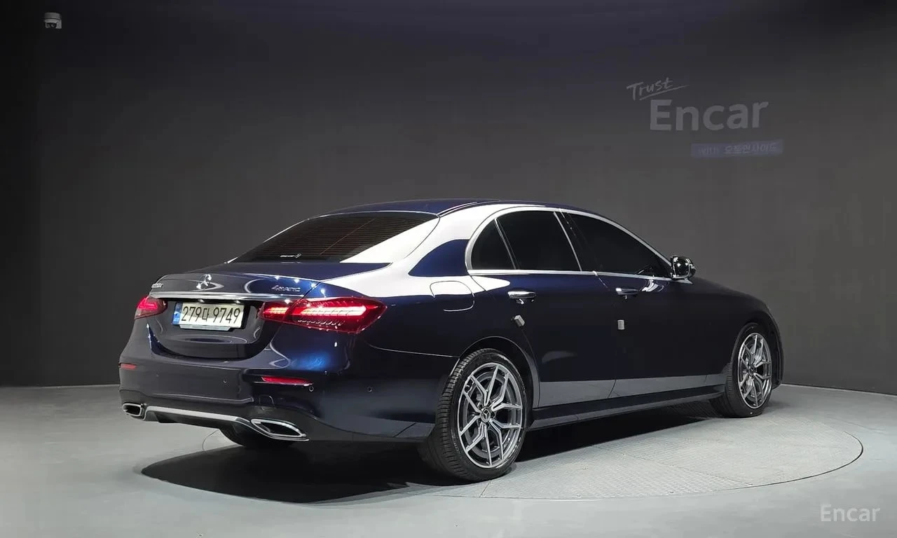 Mercedes-Benz E 220 4MATIC / 360 / DISTRONIC / HUD / АВТОКРЕДИТ , снимка 2 - Автомобили и джипове - 55843740