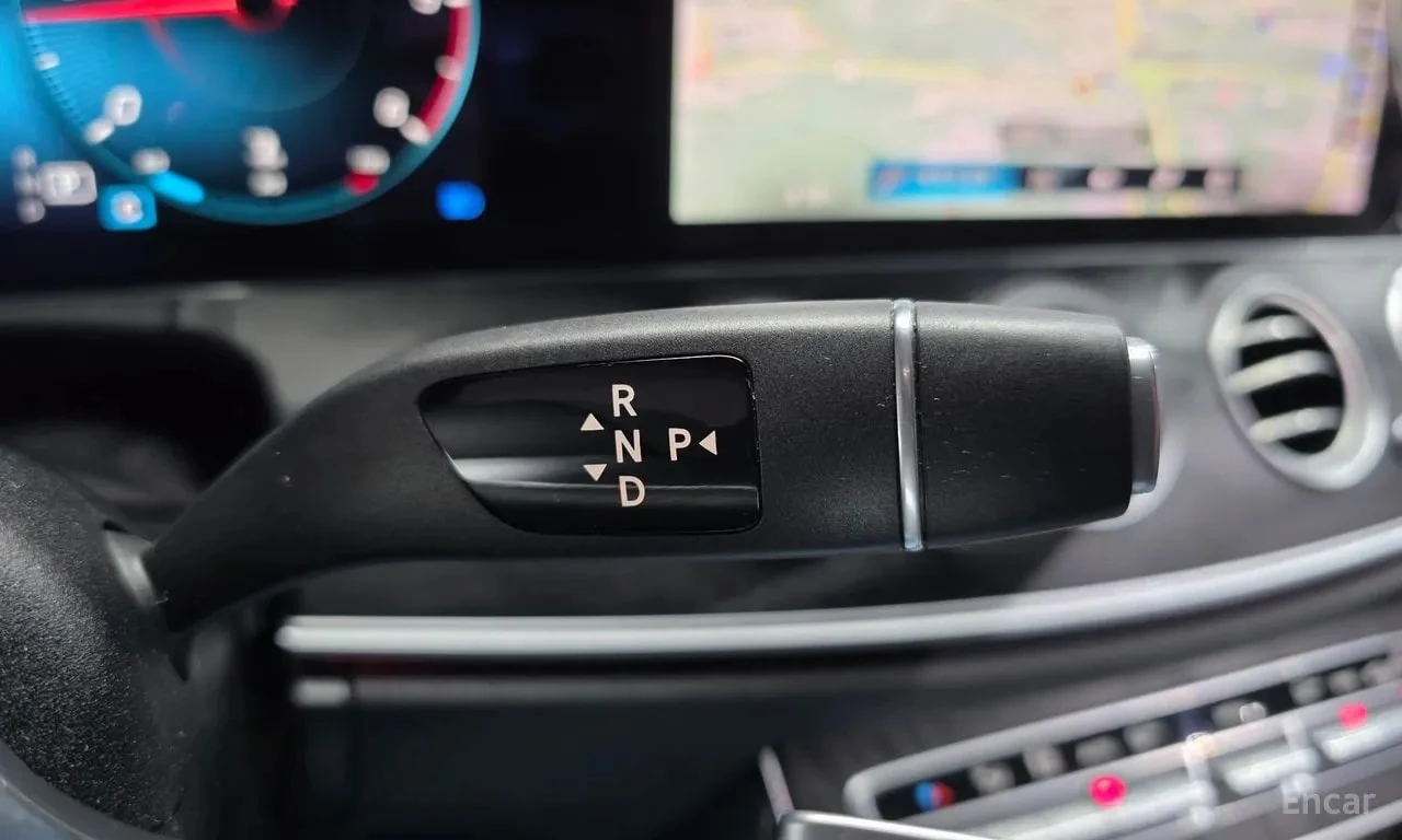 Mercedes-Benz E 220 4MATIC / 360 / DISTRONIC / HUD / АВТОКРЕДИТ , снимка 9 - Автомобили и джипове - 55843740