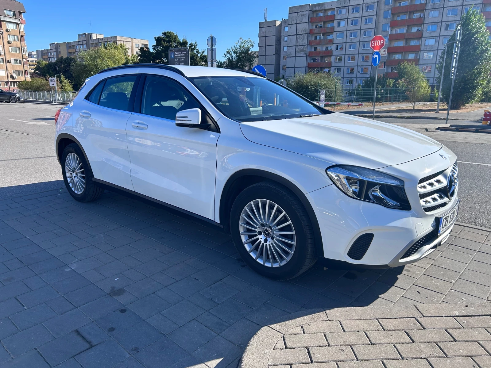 Mercedes-Benz GLA 180, снимка 12 - Автомобили и джипове - 56172391