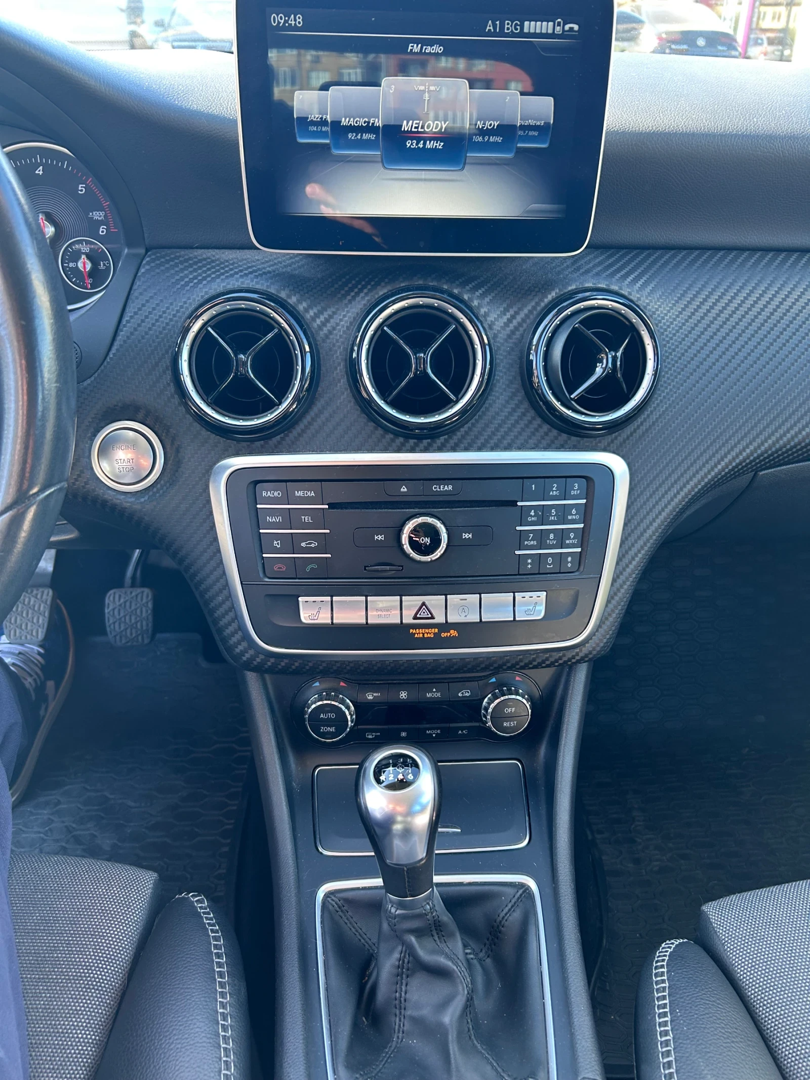 Mercedes-Benz GLA 180, снимка 9 - Автомобили и джипове - 56172391