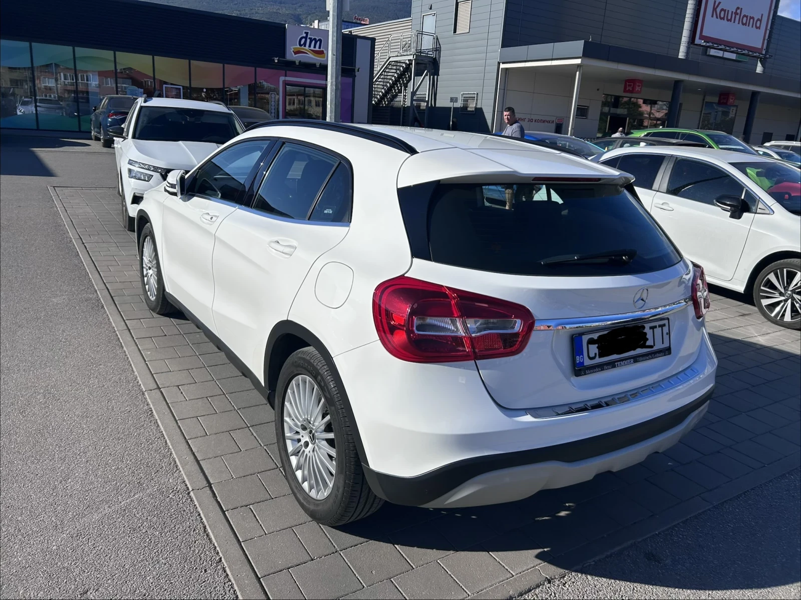 Mercedes-Benz GLA 180, снимка 4 - Автомобили и джипове - 56172391