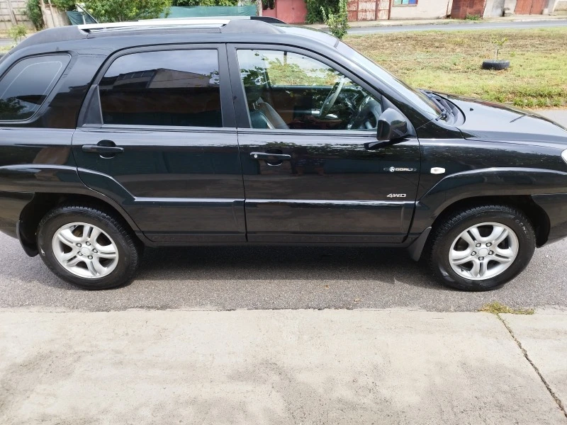 Kia Sportage 2.0 газ 4x4 перфектна , снимка 3 - Автомобили и джипове - 47578790