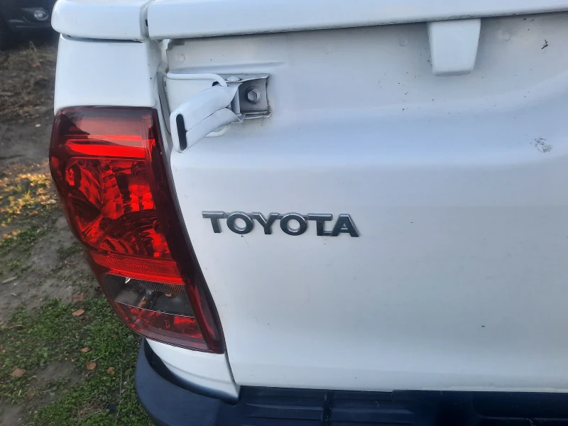 Toyota Hilux 2.5    20111  PIKAP, снимка 6 - Автомобили и джипове - 52710971