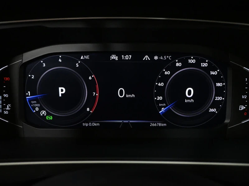 VW Tiguan Highline R-Line 4Motion, снимка 13 - Автомобили и джипове - 53506365