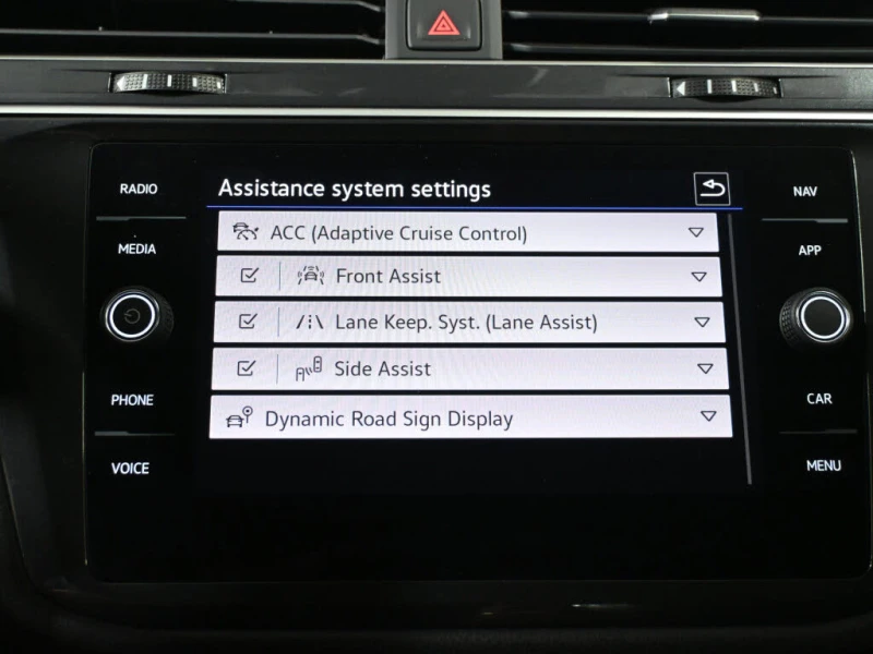 VW Tiguan Highline R-Line 4Motion, снимка 11 - Автомобили и джипове - 53506365