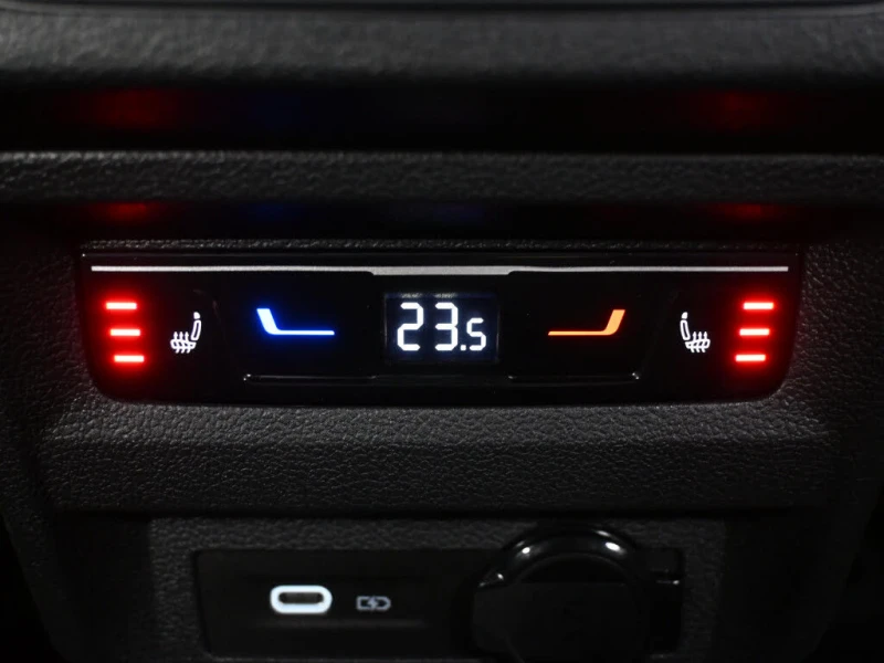 VW Tiguan Highline R-Line 4Motion, снимка 17 - Автомобили и джипове - 53506365