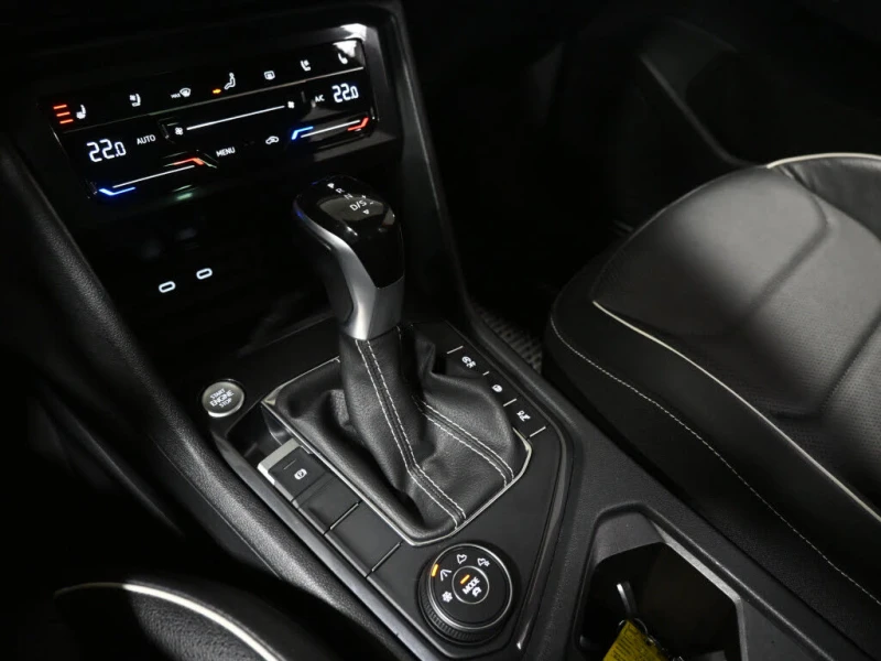 VW Tiguan Highline R-Line 4Motion, снимка 9 - Автомобили и джипове - 53506365